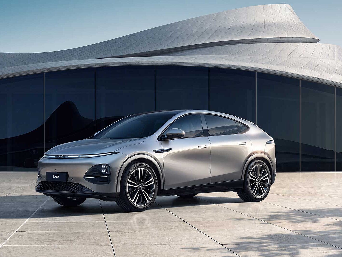 XPENG G6 Grau seitlich front