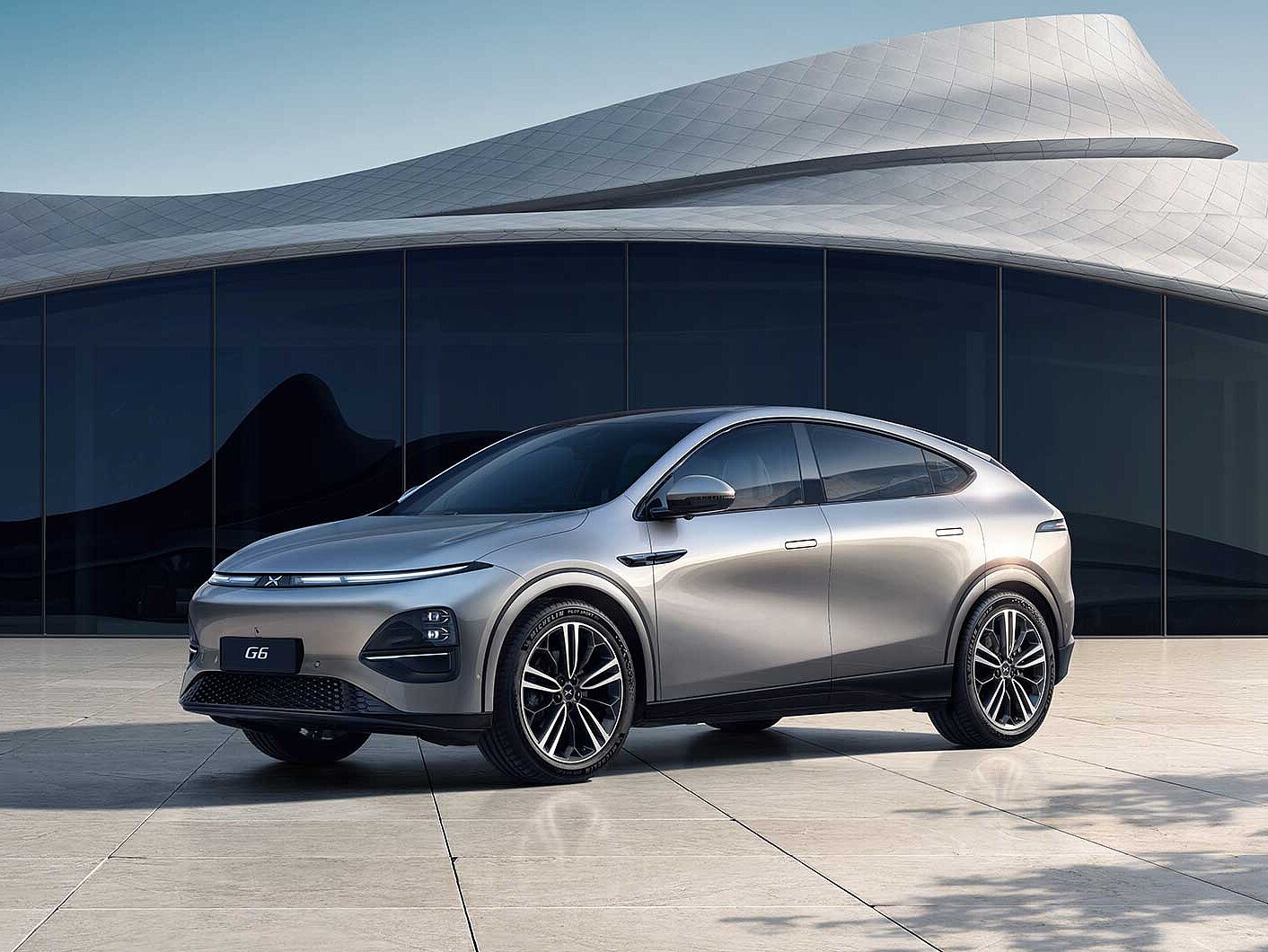 XPENG G6 Grau seitlich front