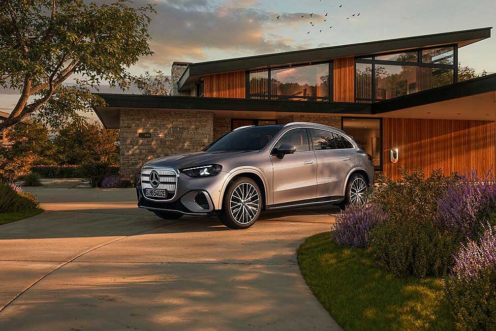 Mercedes-Benz GLC elektrisch vor Gebäude