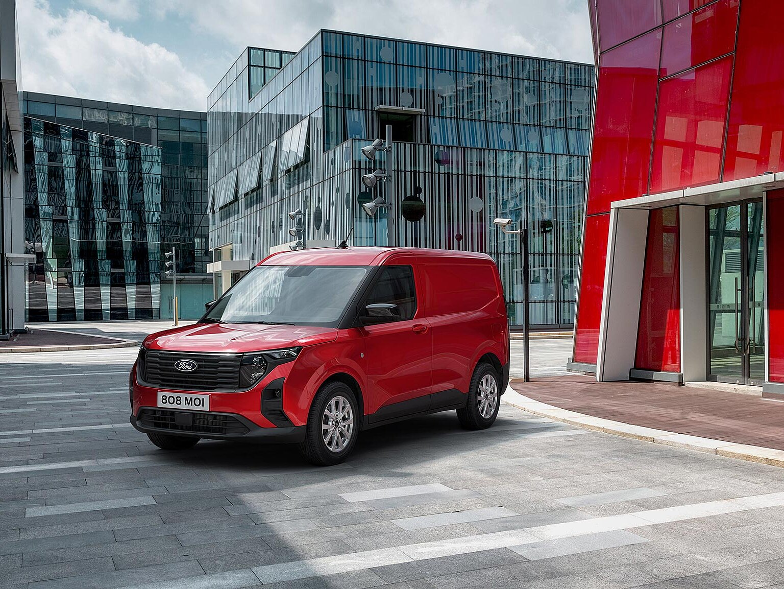 Ford Transit Courier von vorn