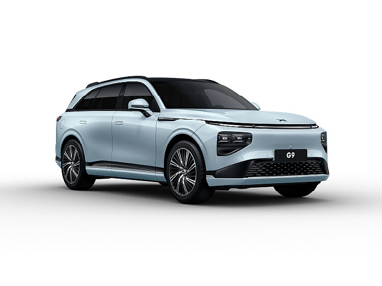 XPENG G9 Performance seitlich front
