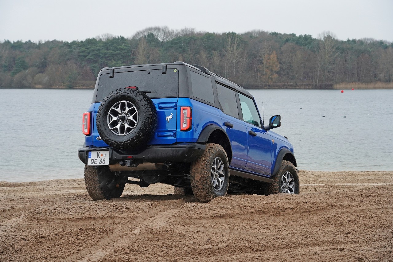 Ford Bronco am See