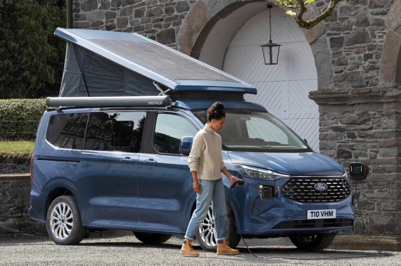 Ford Nugget blau