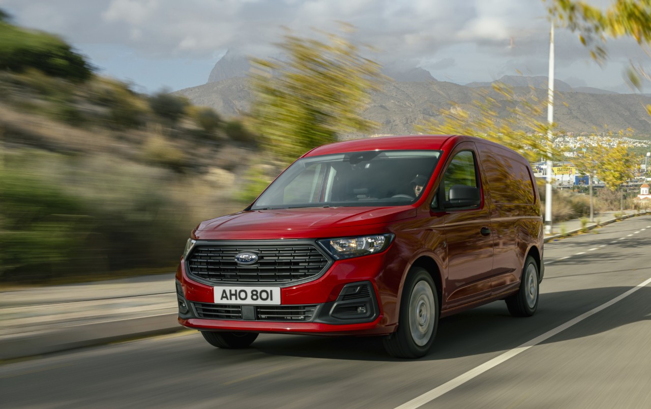 Ford Transit Connect auf der Straße Ford Transit Connect auf der Straße