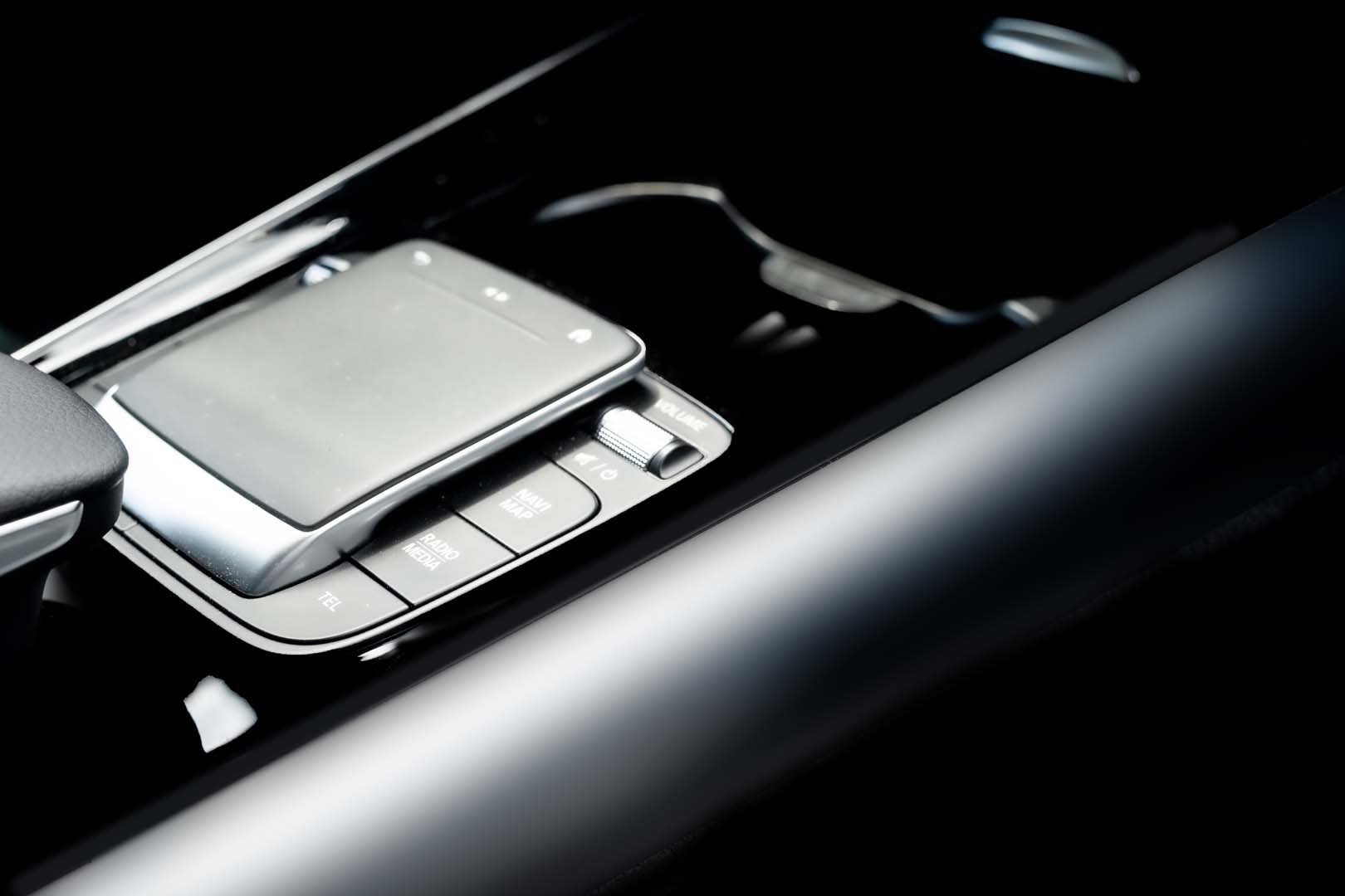 Mercedes_EQA_Konsole