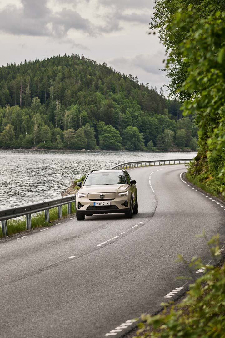 Volvo EX40 Sand Dune Edition