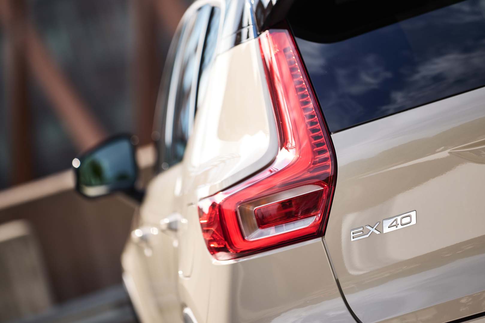 Volvo EX40 Sand Dune Edition