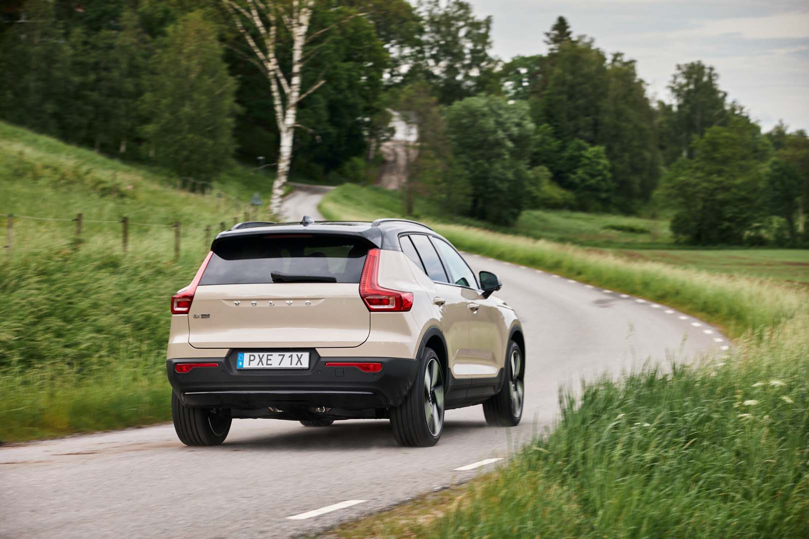 Volvo EX40 Sand Dune Edition 
