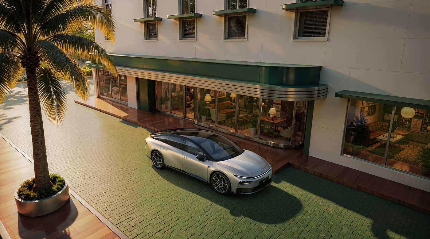 Xpeng G7+ vor einem Cafe